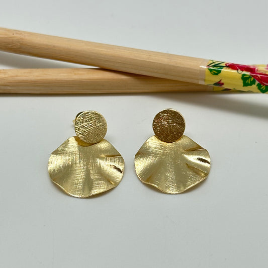 XO311 Aro Redondo tipo organico Largo total 27 mm Base 10 mm Figura diá. 20 mm Aro Baño Oro Aros Bañados hecho de Bronce Bañado en Oro 18K Joyas Bañadas en Oro