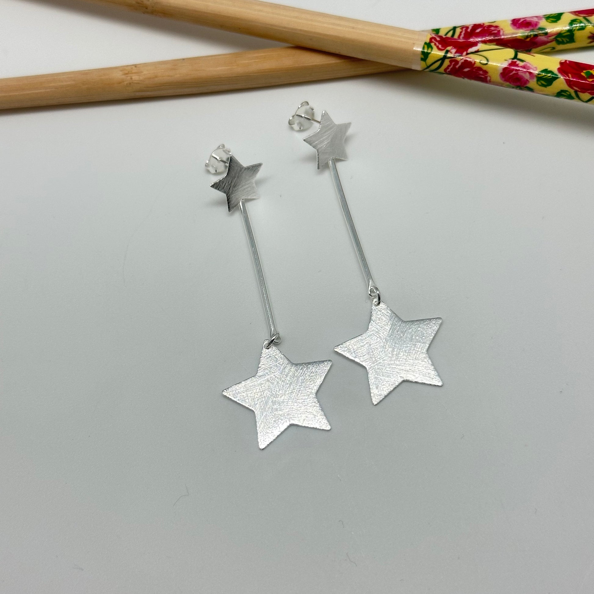 XP312 Aro base estrella y palito con colgante estrella base 12 mm palito 35 mm estrella colgante 22 mm Largo total 65 mm Aro Baño Plata Aros Bañados hecho de Bronce Bañado en Plata 50 ml Joyas Bañadas en Plata