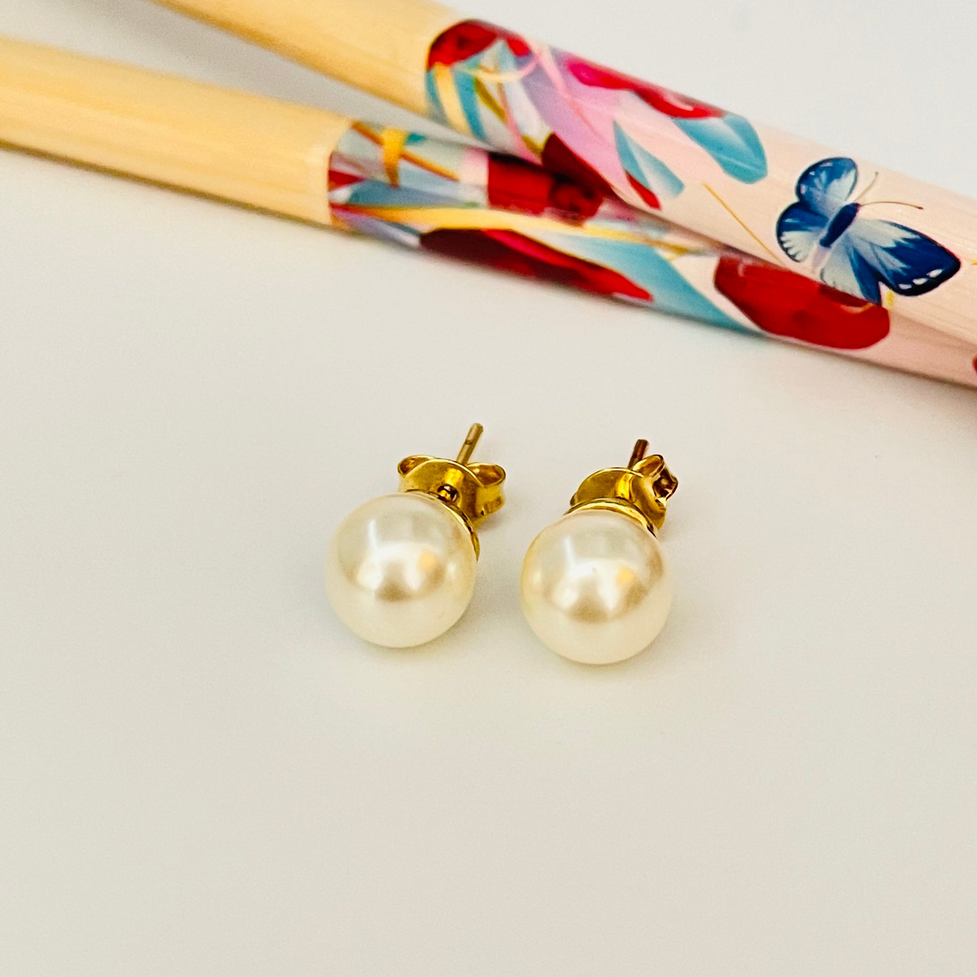 XO212 Aro Perla con Base diá. 8 mm Aro Baño Oro Aros Bañados en Oro y Plata hecho de Bronce Bañado en Oro 18K Joyas Bañadas en Oro