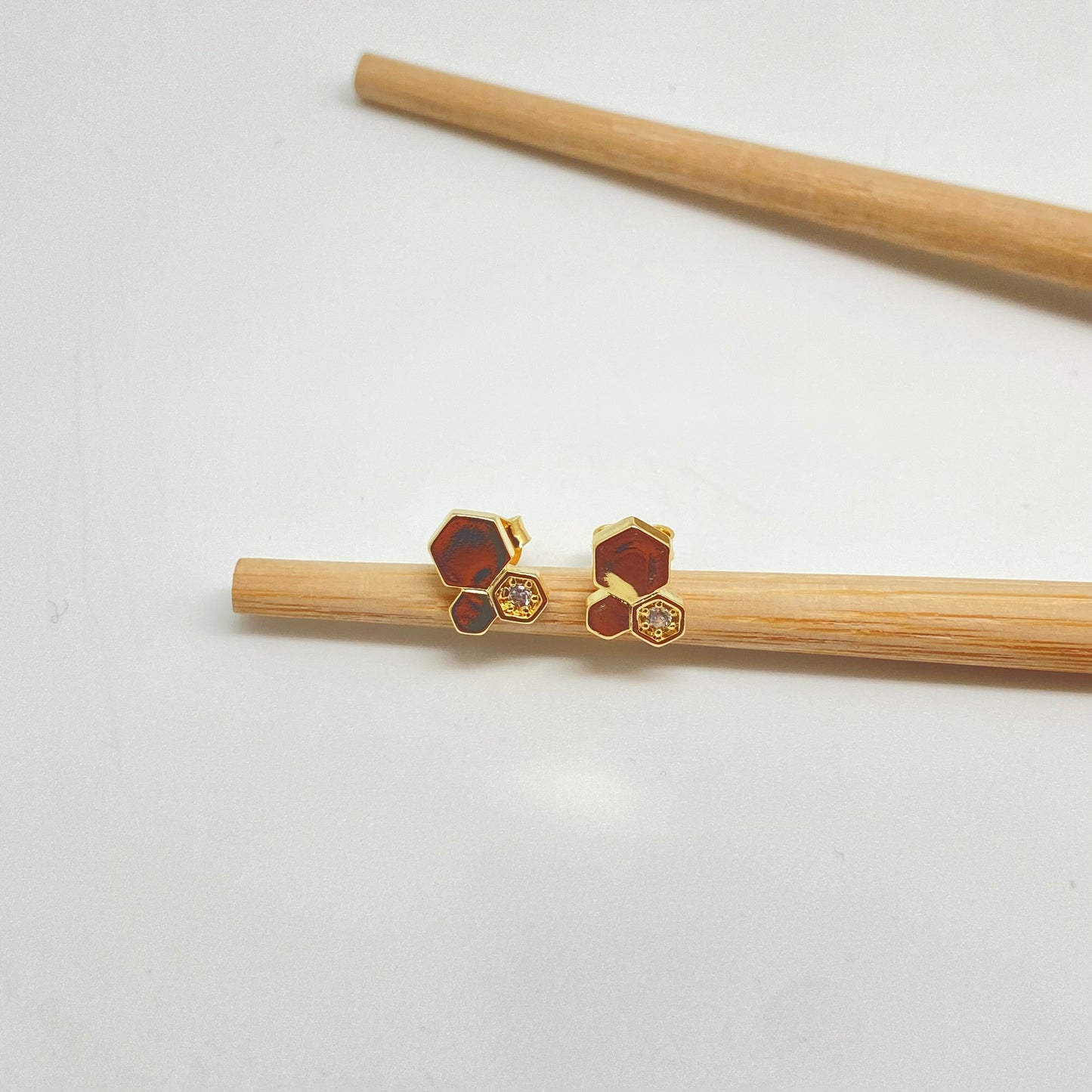 XO247 Aro Rombos y Circón 7x10 mm Aro Baño Oro
