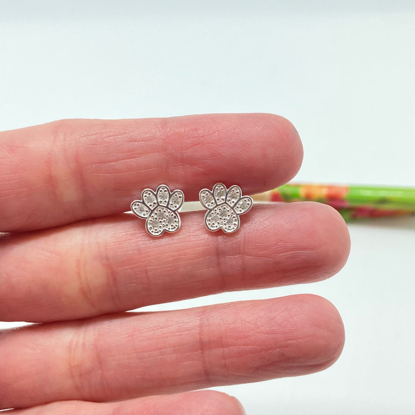 XP246 Aro Patita de Perro con Circones 10x10 mm Aro Baño Plata Aros Bañados hecho de Bronce Bañado en Plata 50 ml Joyas Bañadas en Plata