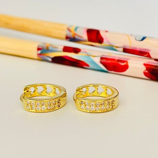 XO213 Aro Argolla Presión Circones y Corazones Calados 13 mm ancho 4 mm Aro Baño Oro Aros Bañados en Oro y Plata hecho de Bronce Bañado en Oro 18K Joyas Bañadas en Oro